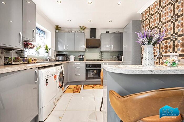 4 Bedroom Apartment To Rent In Bolster Grove, Crescent Rise, London, N22