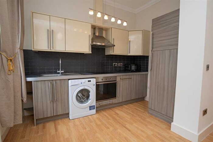Apartment For Sale In Brighton Road, Purley, CR8