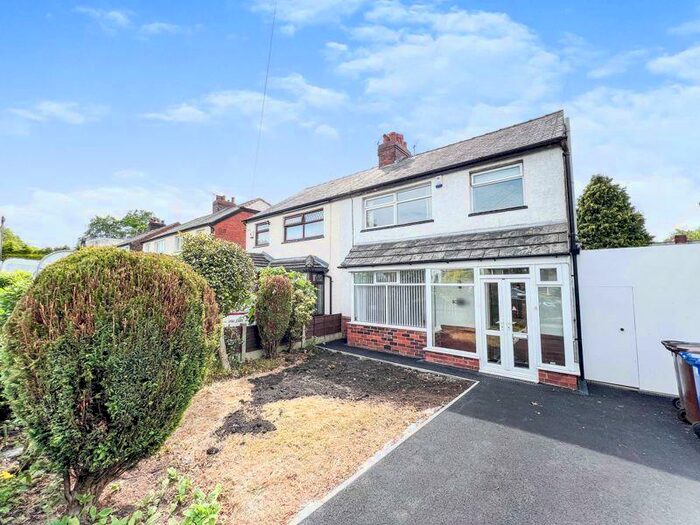 3 Bedroom Semi-Detached House To Rent In Cedar Grove, Prestwich, M25