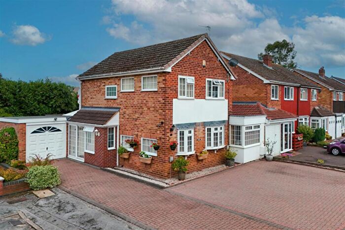 3 Bedroom Detached House For Sale In Aylesford Drive, Birmingham, B37