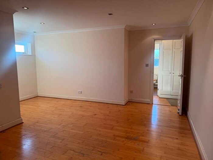 1 Bedroom Apartment To Rent In Fountain Court Westbury, Cheshunt, EN8