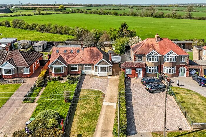 2 Bedroom Chalet For Sale In The Ridge, Great Doddington, NN29