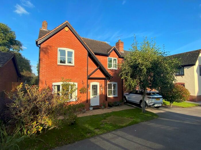 4 Bedroom Detached House For Sale In Alexandra Drive, Yoxall, DE13