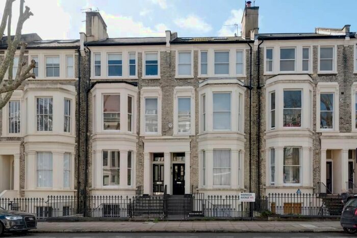2 Bedroom Flat To Rent In Warwick Avenue, Maida Vale, London, W9