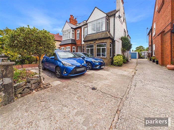 4 Bedroom Semi-Detached House For Sale In Whiteknights Road, Reading, RG6