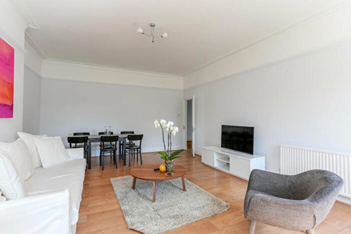 2 Bedroom Apartment To Rent In Broadhurst Gardens, West Hampstead, NW6