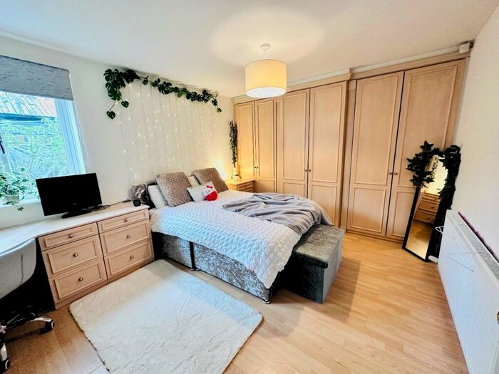 5 Bedroom Detached House For Sale In Benn Lane, Longwood, Huddersfield, HD3