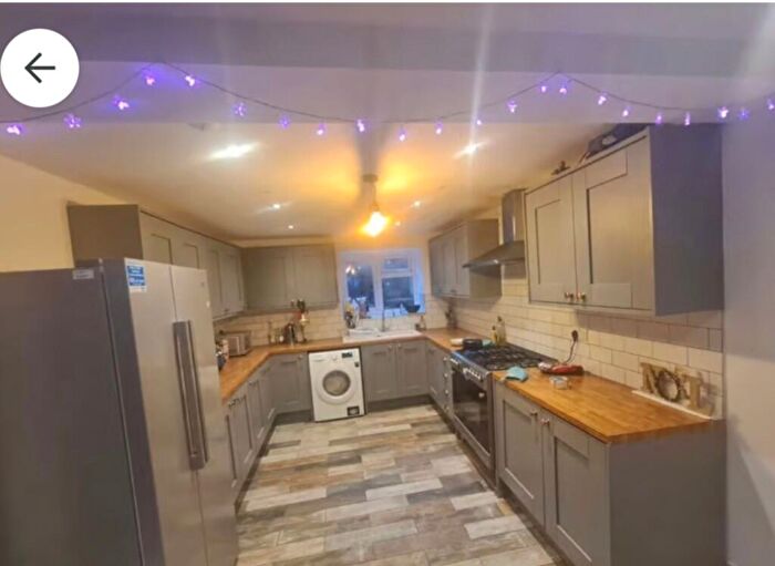 1200 Bedroom Terraced House To Rent In Royal Park Avenue, Leeds, West Yorkshire, LS6
