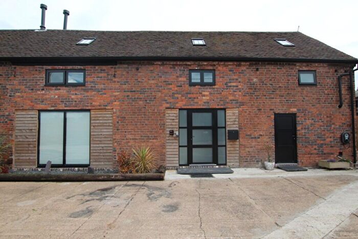 4 Bedroom Barn Conversion To Rent In Tamworth Road, Cliff, B78