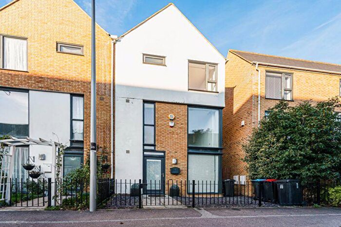 4 Bedroom Semi-Detached House For Sale In Haven Street, Broughton, Milton Keynes, MK10