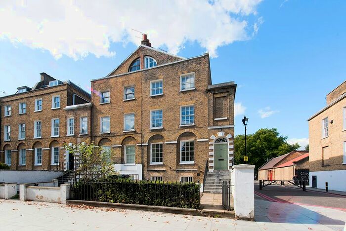 6 Bedroom Semi-Detached House To Rent In Kennington Park Road, Kennington, SE11