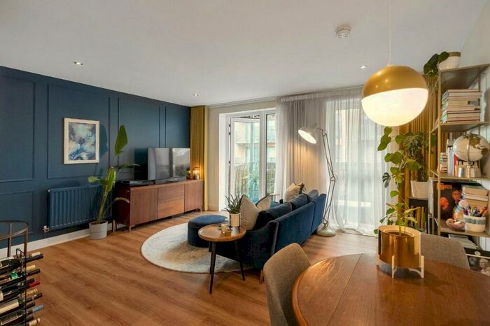 2 Bedroom Apartment To Rent In Apple Yard, London, SE20