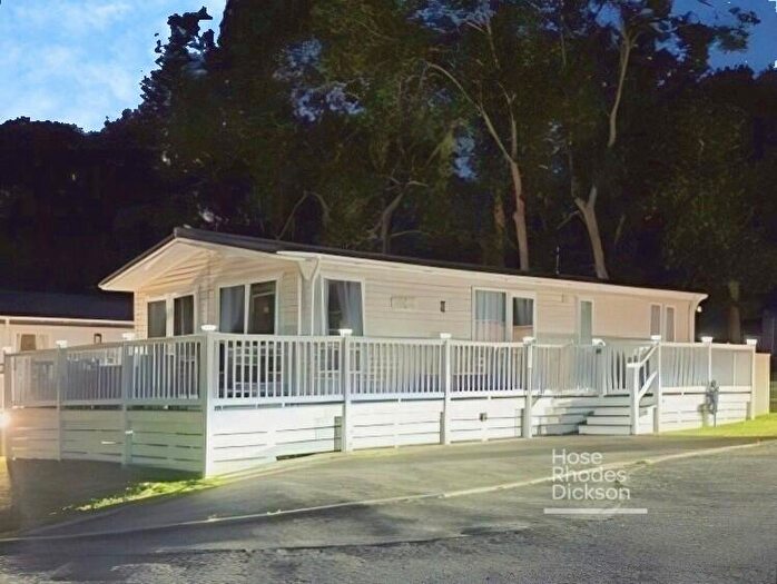 2 Bedroom Mobile Home For Sale In Thorness Lane, Cowes, Isle Of Wight, PO31