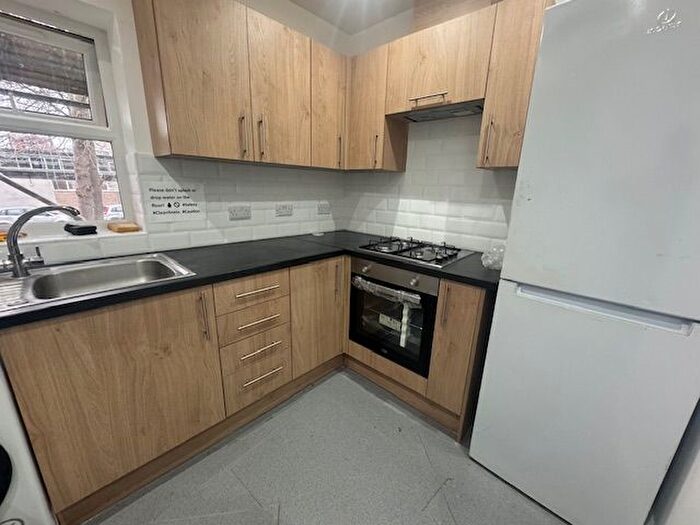 3 Bedroom Flat To Rent In Central Park Road, London, E6