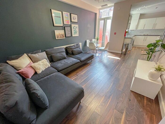 5 Bedroom House To Rent In Ingrow Road, L6