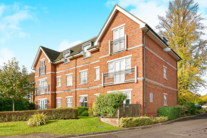2 Bedroom Apartment To Rent In Bramshott Place, Fleet, GU51