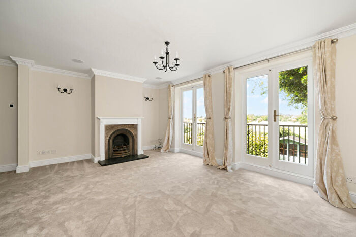 4 Bedroom Town House To Rent In Sandown Gate, Esher, KT10