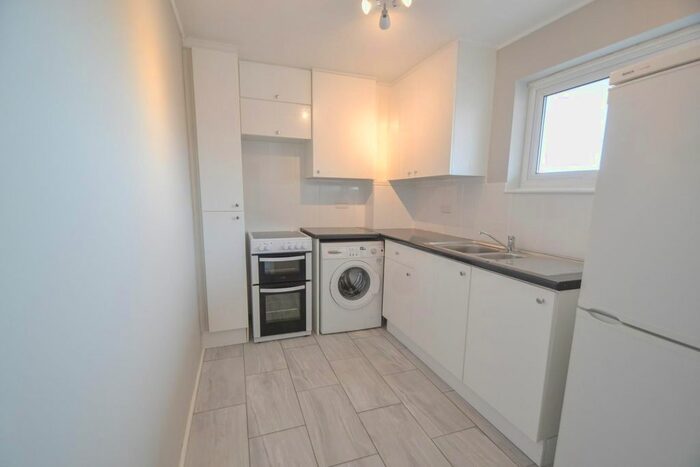 1 Bedroom Flat To Rent In Chaucer Court, Chaucer Way, Hoddesdon, Hertfordshire, EN11