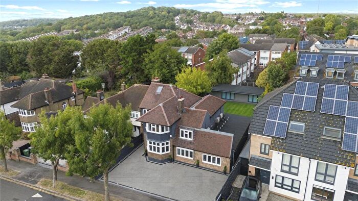 5 Bedroom Semi Detached House For Sale In College Gardens, Chingford, London, E4