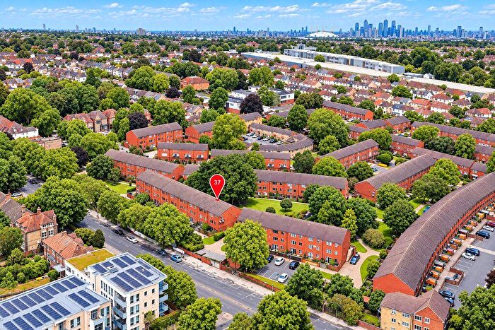 1 Bedroom Flat For Sale In Wildwood Close, Grove Park, London, SE12
