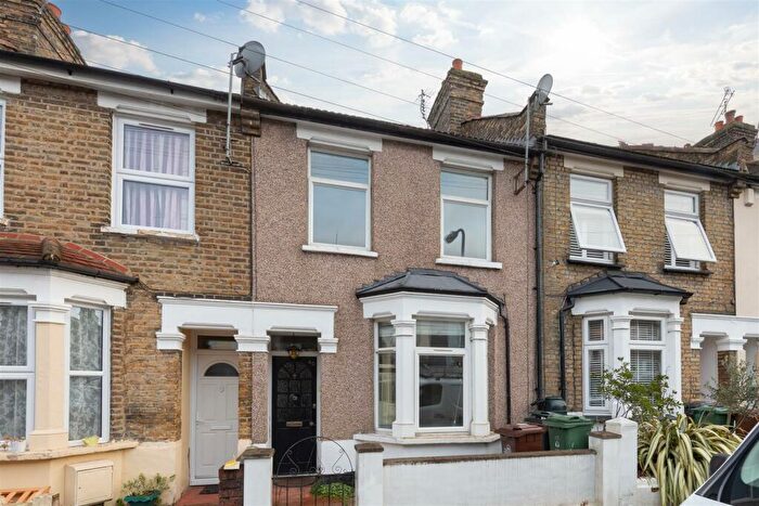 2 Bedroom Terraced House To Rent In Bromley Road, Walthamstow, E17