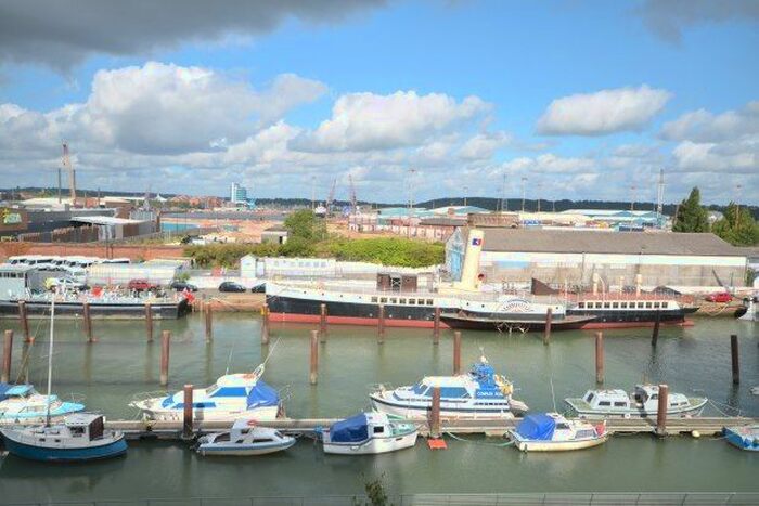 3 Bedroom Flat To Rent In Peninsula Quay, Gillingham ME7