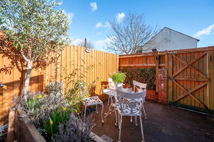 1 Bedroom Flat To Rent In Elm Grove, Hayling Island, PO11