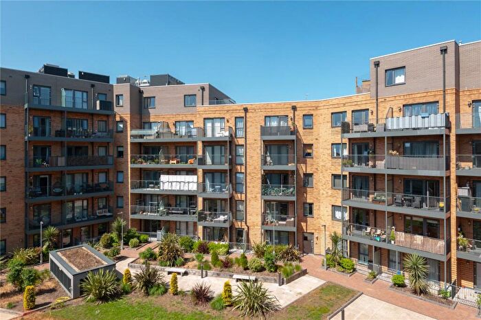 3 Bedroom Apartment For Sale In St. Johns Road, New Malden, KT3