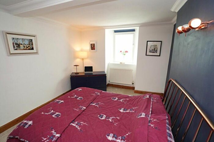 2 Bedroom Flat To Rent In Cheyne Street, Edinburgh, EH4