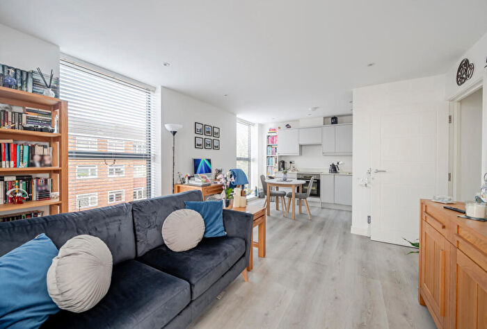 1 Bedroom Apartment For Sale In St. James Road, Sutton, SM1