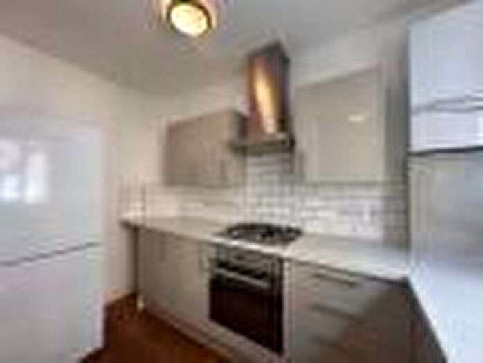 2 Bedroom Flat To Rent In Saltwood Grove, Walwroth, London, SE17