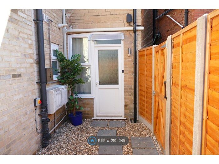 1 Bedroom Flat To Rent In Wimborne Road, Bournemouth, BH9