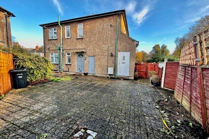 2 Bedroom Maisonette To Rent In Chalford Walk, Woodford Green, IG8