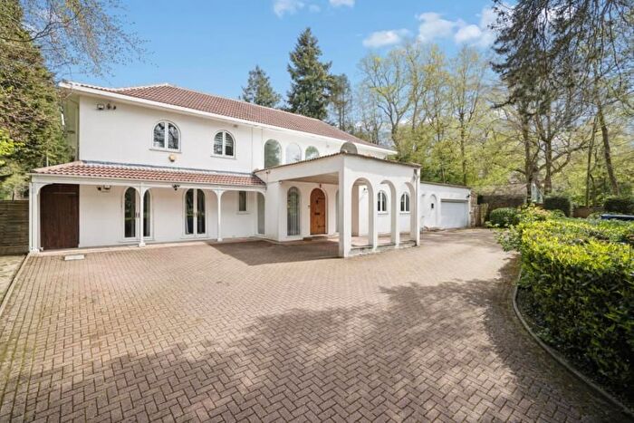 5 Bedroom Detached House To Rent In Sandy Lane, Northwood, HA6
