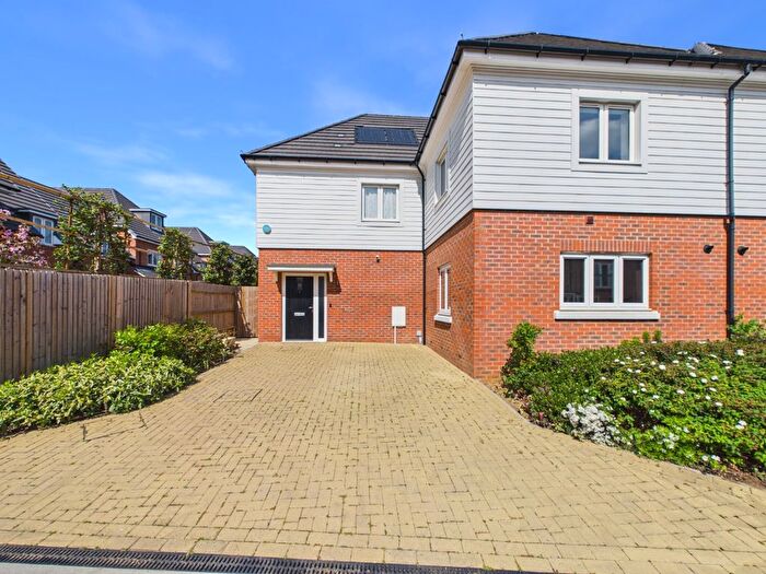 4 Bedroom Semi-Detached House For Sale In London, Greater London, SE9