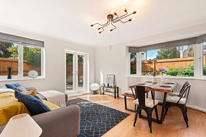 2 Bedroom Flat For Sale In Cavendish Road, SW12