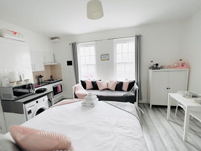 1 Bedroom Studio To Rent In Uxbridge Road, London, W12