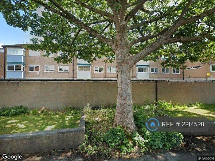 Studio To Rent In Temple Road, Sale, M33