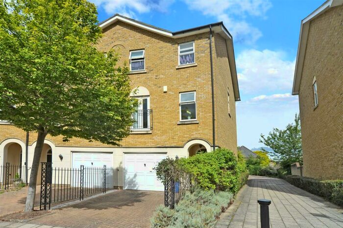 4 Bedroom Town House To Rent In Williams Grove, Surbiton, KT6