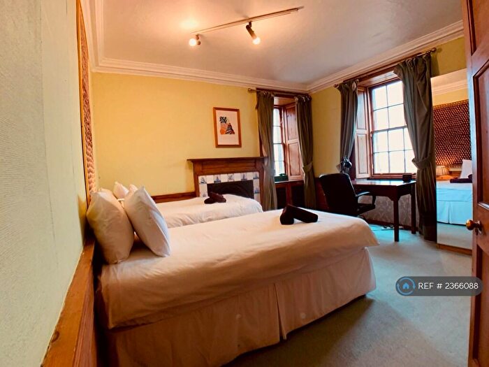 2 Bedroom Flat To Rent In Calton Hill, Edinburgh, EH1