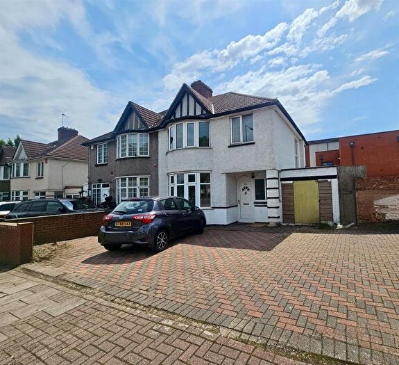3 Bedroom Semi-Detached House To Rent In High Road, Wembley, HA0