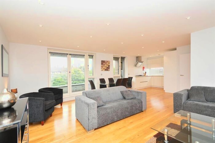 3 Bedroom Flat To Rent In Heneage Street, Shoreditch, E1