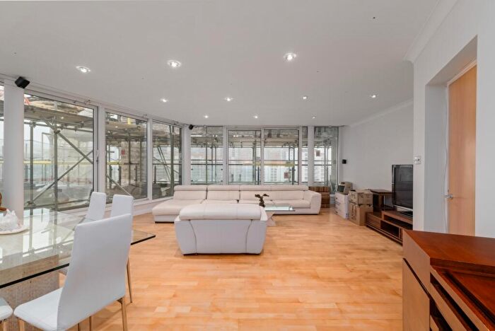 3 Bedroom Apartment To Rent In Boardwalk Place, E14