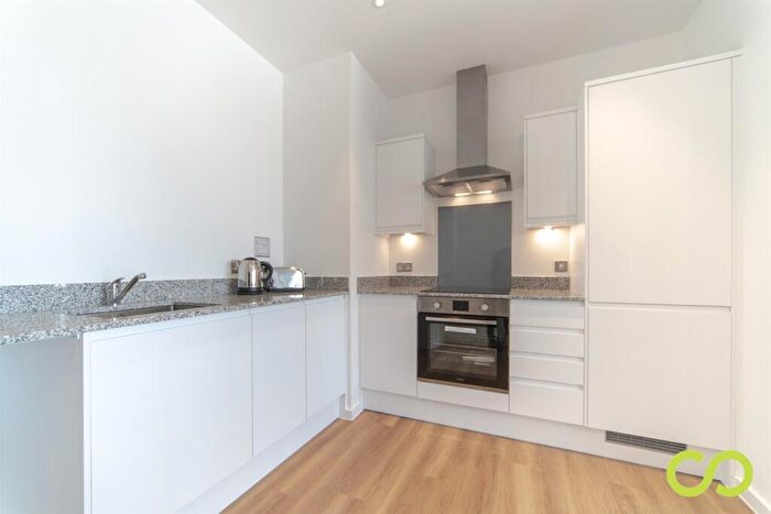 2 Bedroom Flat To Rent In Ilford Hill, Ilford, IG1