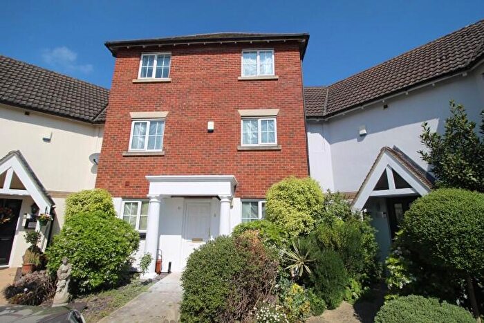 4 Bedroom House To Rent In Retreat Way, Chigwell, Essex, IG7