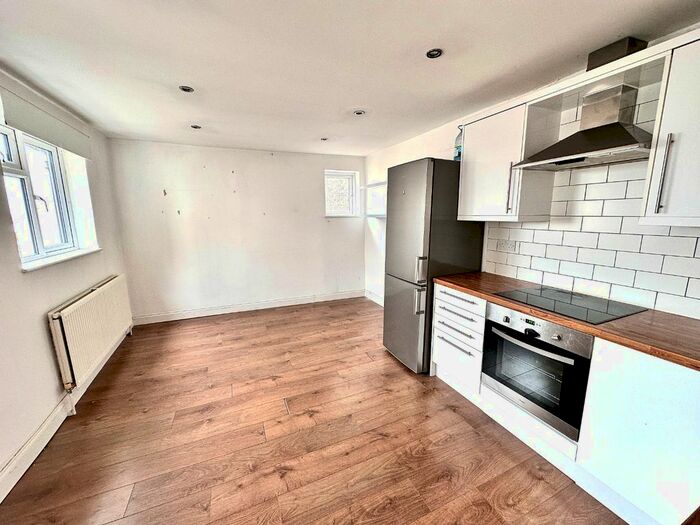 2 Bedroom Maisonette To Rent In Plumstead Common Road, Plumstead, London, SE18