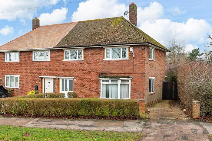 3 Bedroom Semi-Detached House For Sale In Blackthorn Road, Welwyn Garden City, AL7
