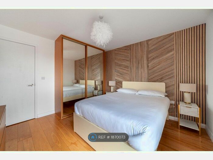 2 Bedroom Flat To Rent In Cresset Road, London, E9