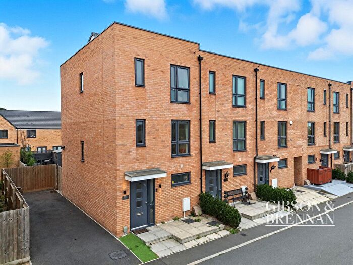 3 Bedroom End Terrace House For Sale In Brookfield Drive, Stanford-Le-Hope, SS17