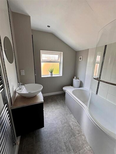 3 Bedroom House To Rent In Redshaw Street, Derby, , - Students /, DE1